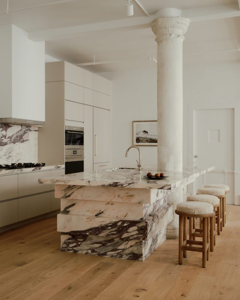 Cojot Designs设计的极简主义公寓Flatiron Apartment