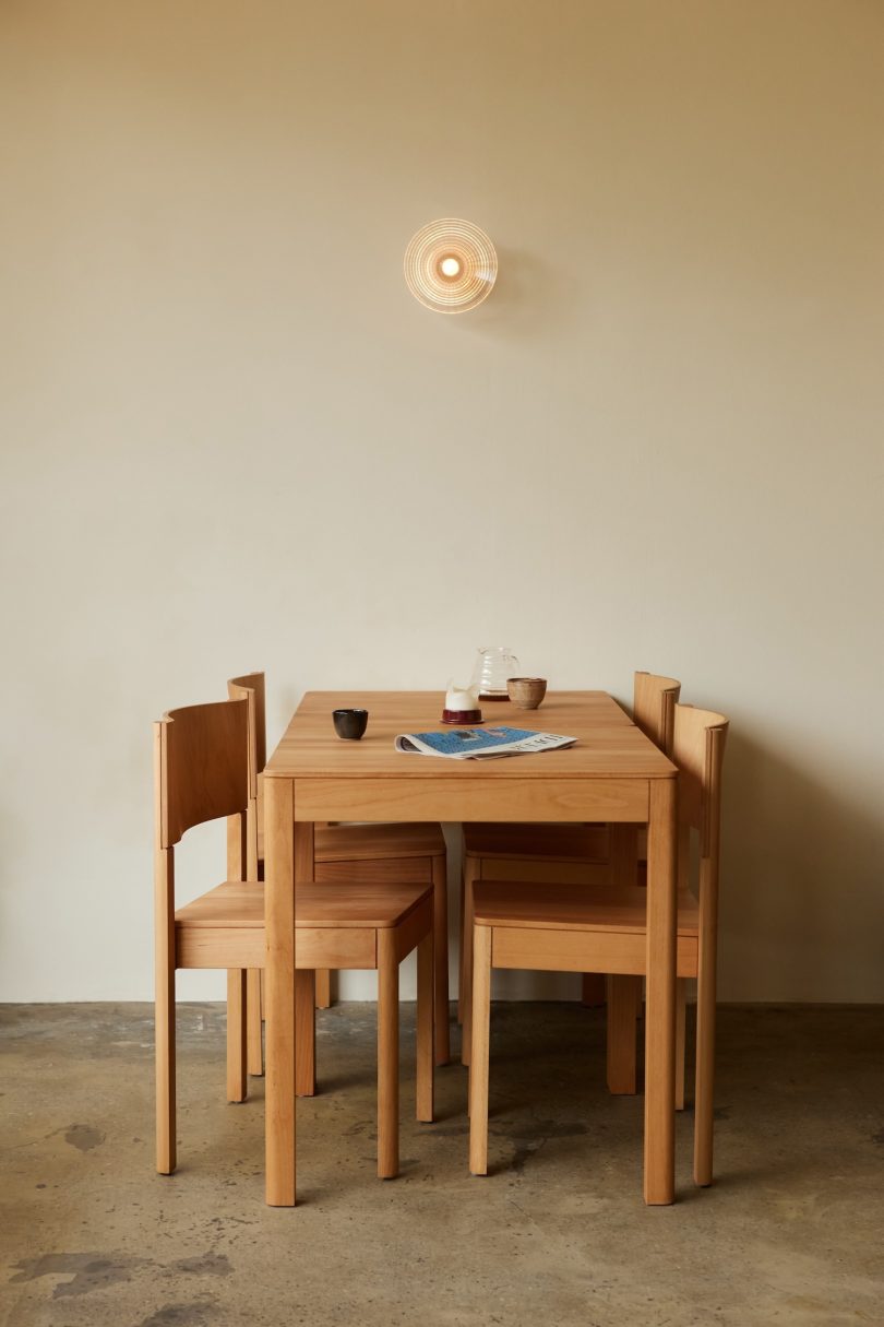 Juhl & Lange设计的极简主义椅子Kontra Chair