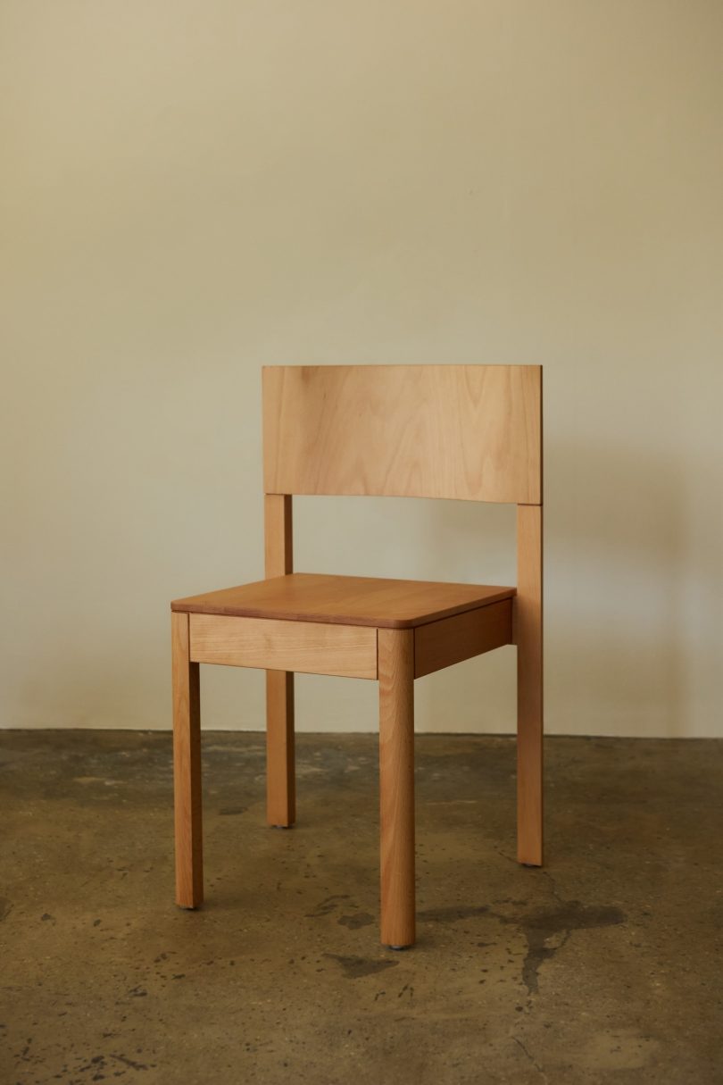 Juhl & Lange设计的极简主义椅子Kontra Chair