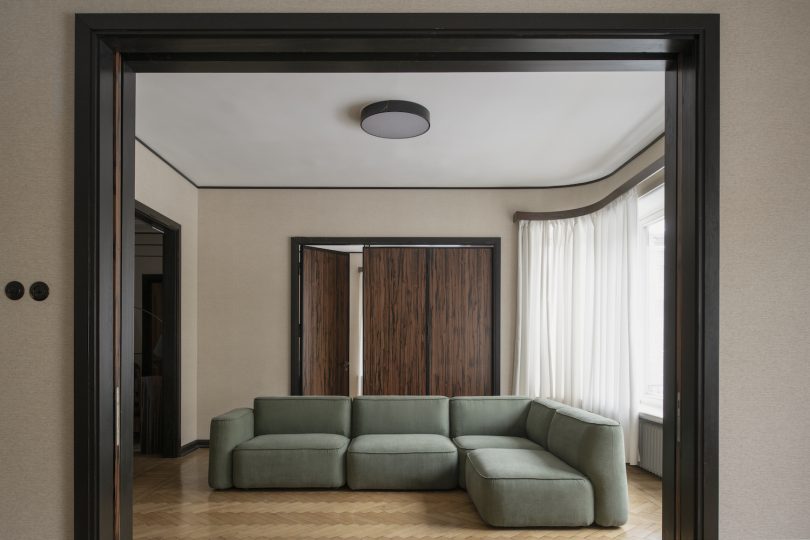 由Chris Martin设计的极简主义沙发系统Patch