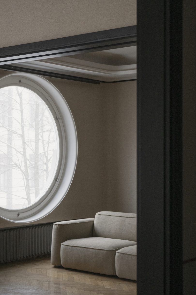 由Chris Martin设计的极简主义沙发系统Patch