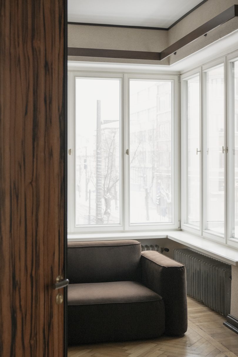 由Chris Martin设计的极简主义沙发系统Patch