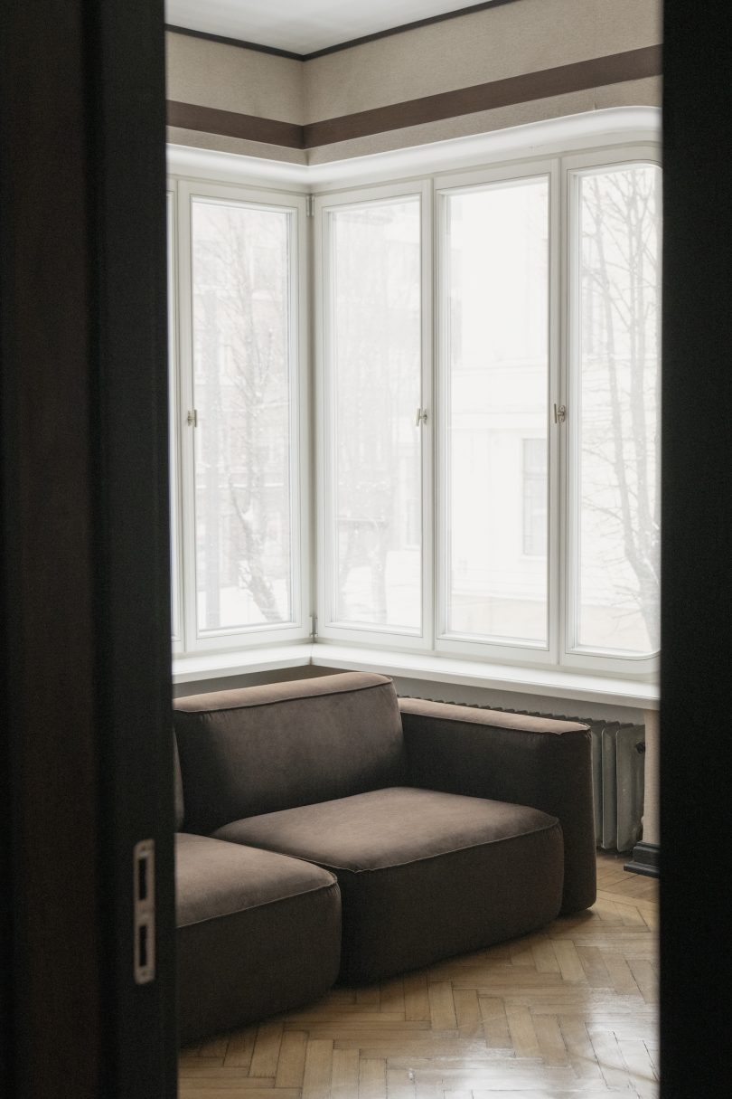 由Chris Martin设计的极简主义沙发系统Patch