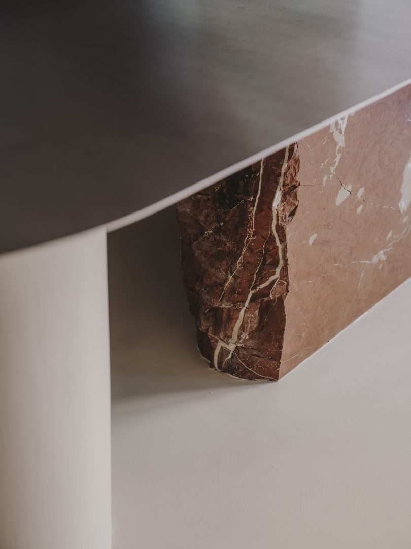 由Isern Serra设计的极简主义空间Plate Selector