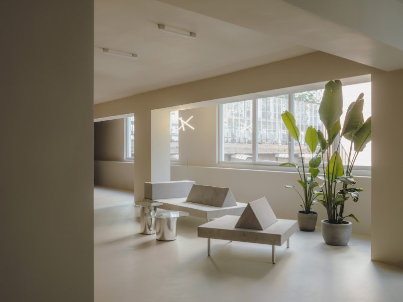 由Isern Serra设计的极简主义空间Plate Selector