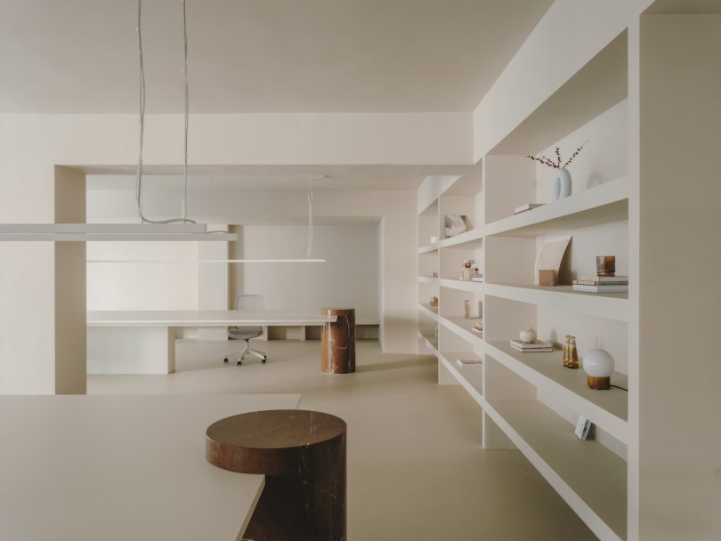 由Isern Serra设计的极简主义空间Plate Selector