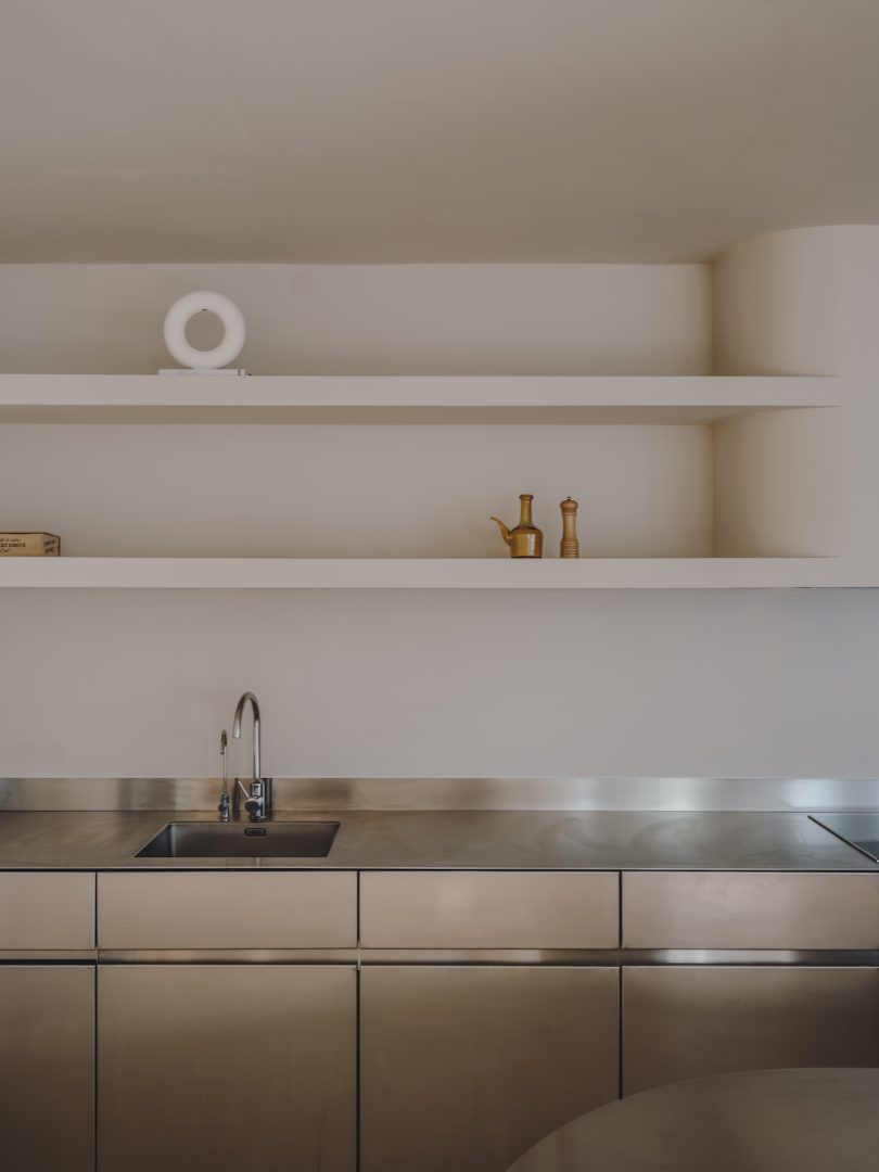 由Isern Serra设计的极简主义空间Plate Selector