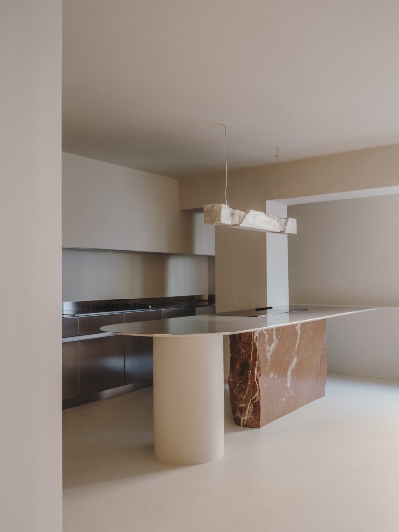 由Isern Serra设计的极简主义空间Plate Selector