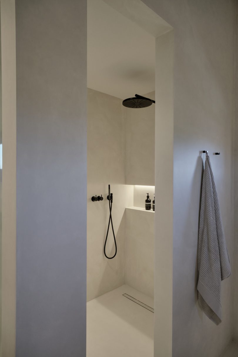 由INCEPTUM设计的极简主义住宅Casa CH