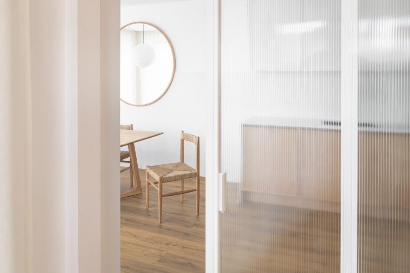 由Stefana Delia Costras设计的极简住宅FEELS