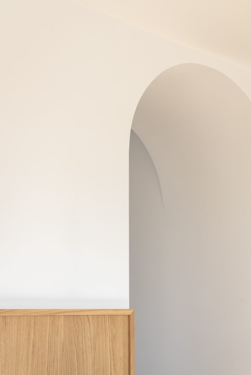 由Stefana Delia Costras设计的极简住宅FEELS