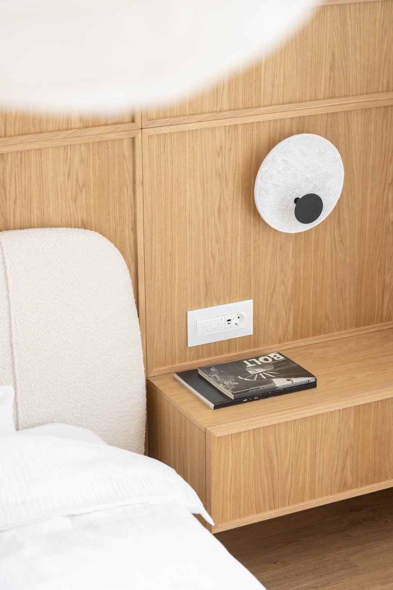 由Stefana Delia Costras设计的极简住宅FEELS