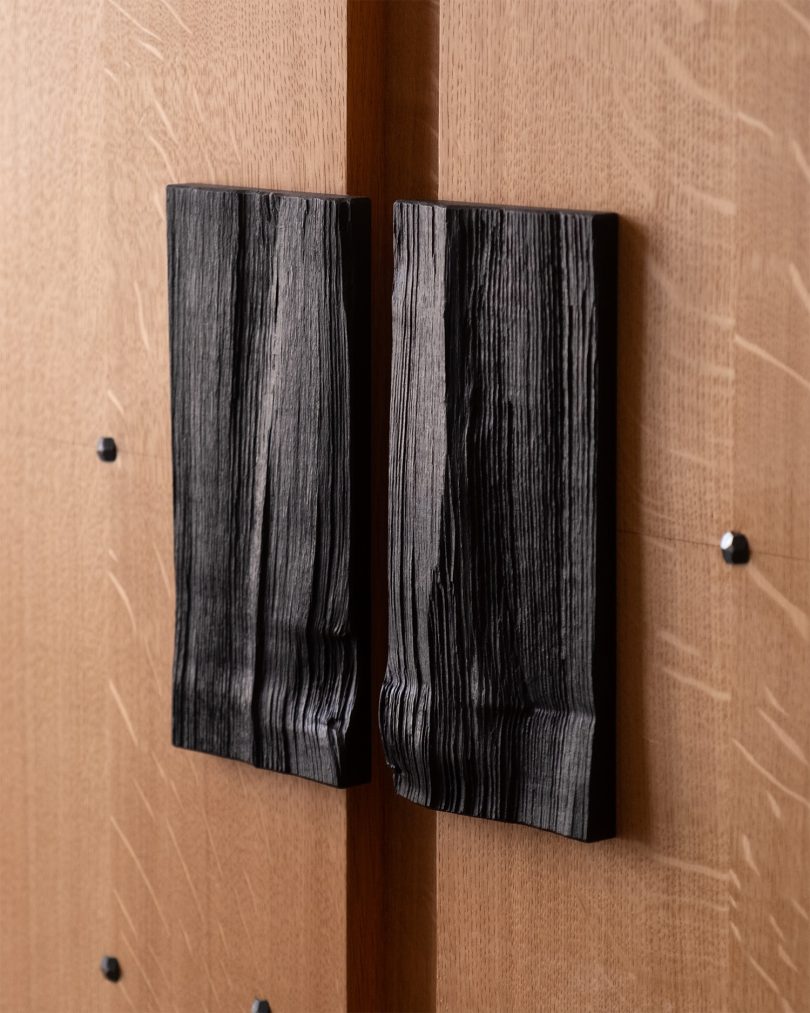 Bibbings & Hensby设计的极简主义桌子Nailed Desk