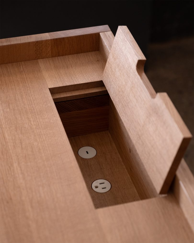 Bibbings & Hensby设计的极简主义桌子Nailed Desk