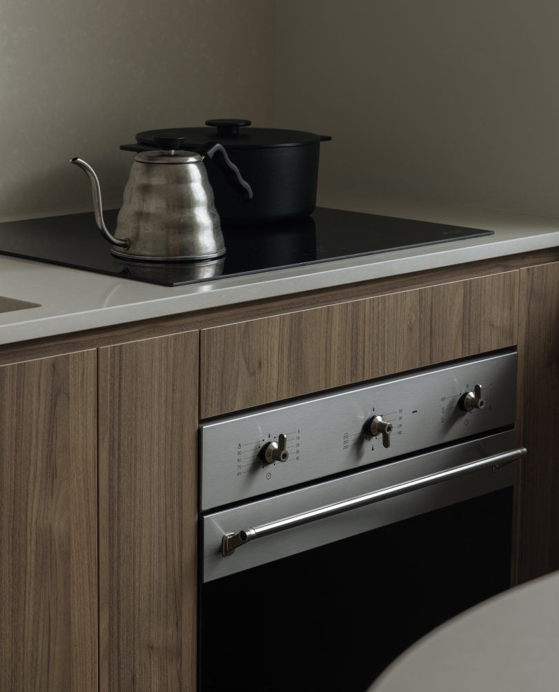 Craftsmen Studio设计的极简公寓Tiong Poh Apartment