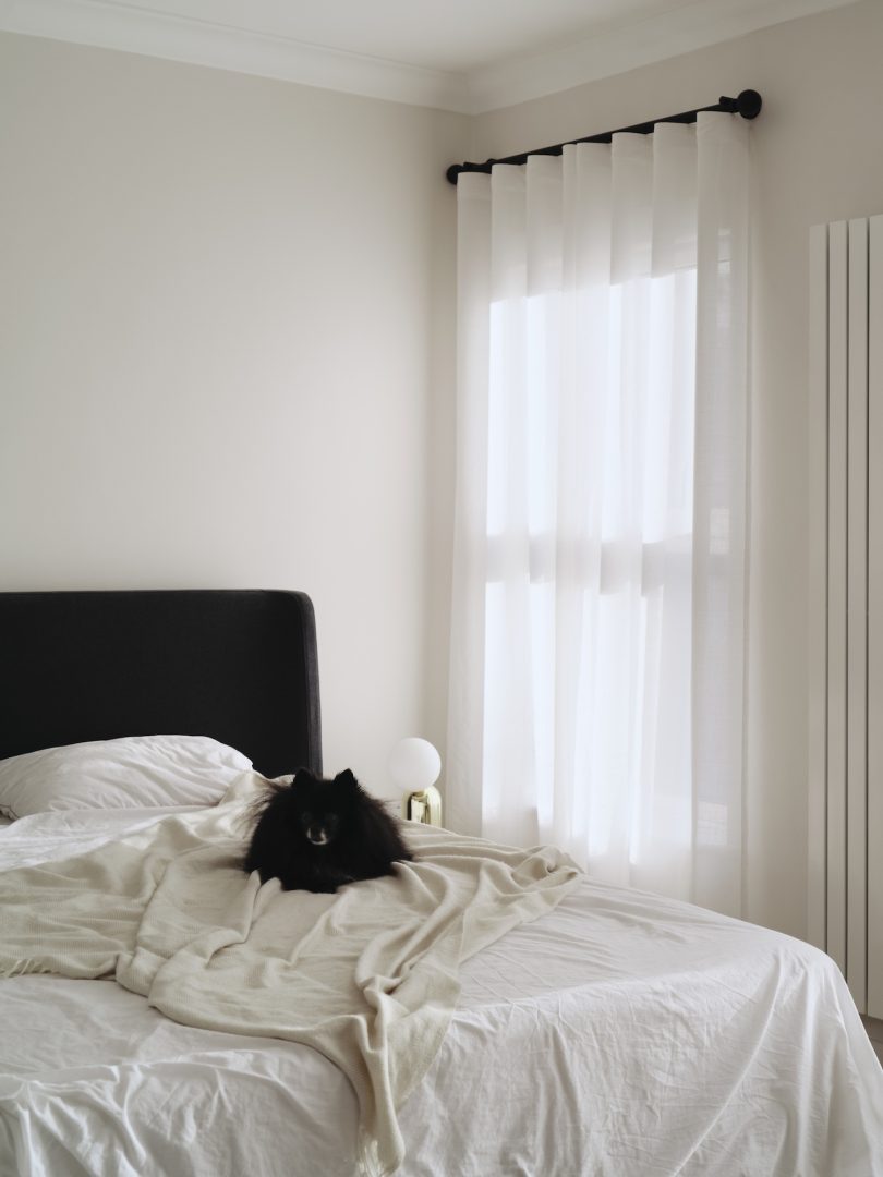 DROO Architects设计的极简住宅The Crescent House