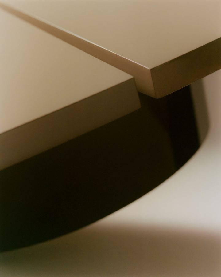 由mesura设计的极简咖啡桌Low Table 001