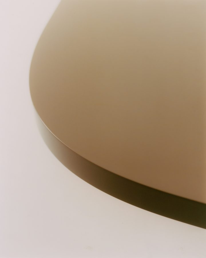 由mesura设计的极简咖啡桌Low Table 001