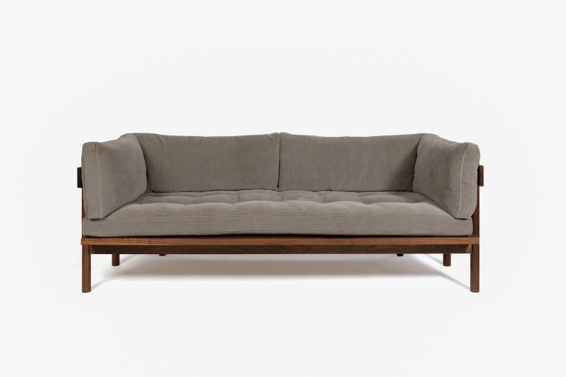 Thom Fougere设计的极简风格的沙发Mjölk Arm Sofa