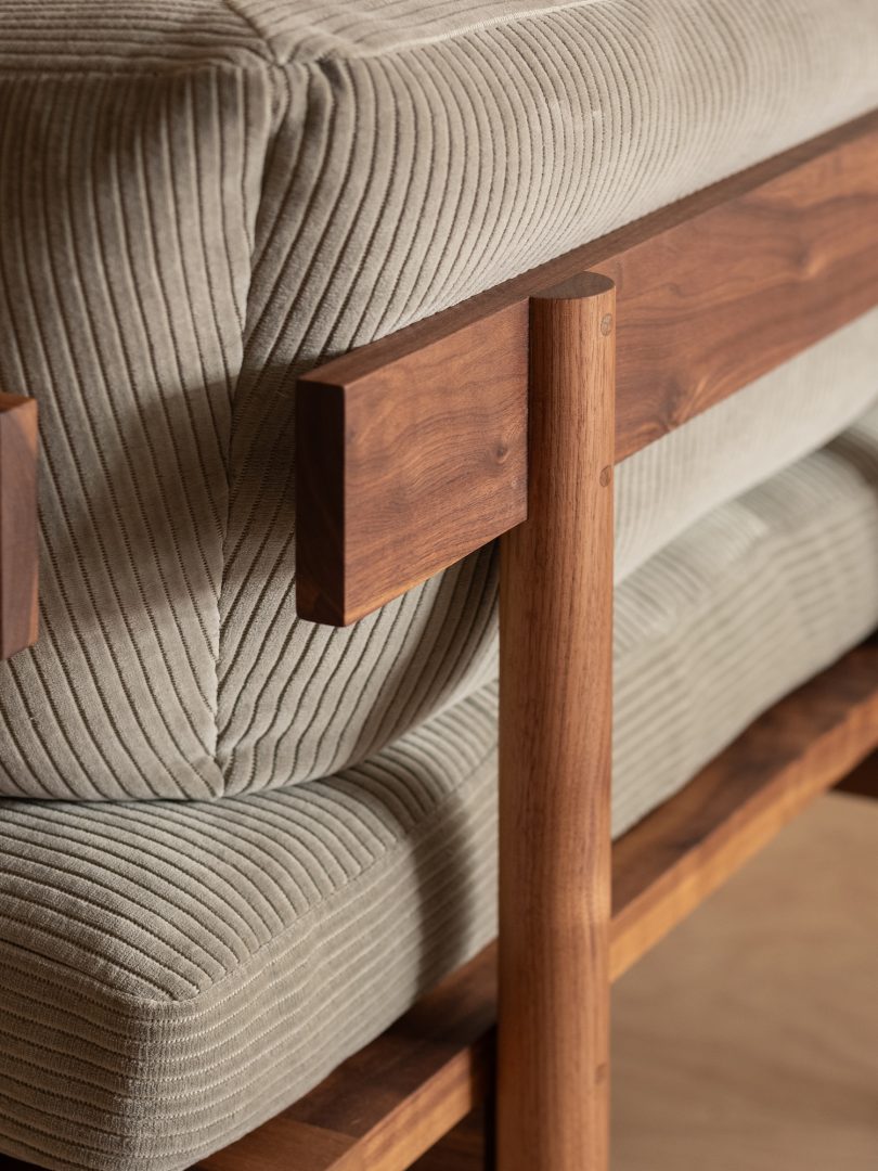 Thom Fougere设计的极简风格的沙发Mjölk Arm Sofa