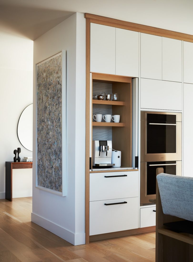 家庭在Hampton湾度假村找到宁静,由Tami Wassong设计