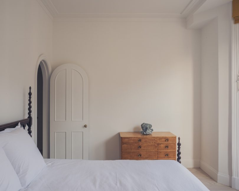 Sofia Xanthakou设计的极简公寓Warrington Crescent Flat