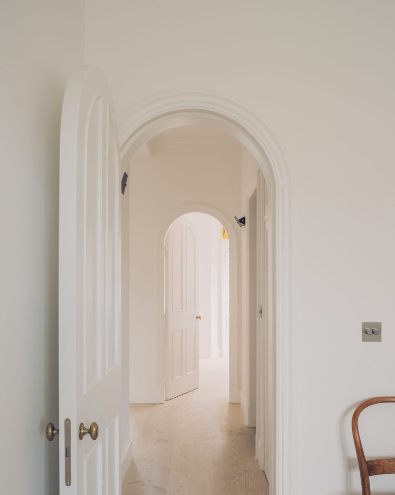 Sofia Xanthakou设计的极简公寓Warrington Crescent Flat