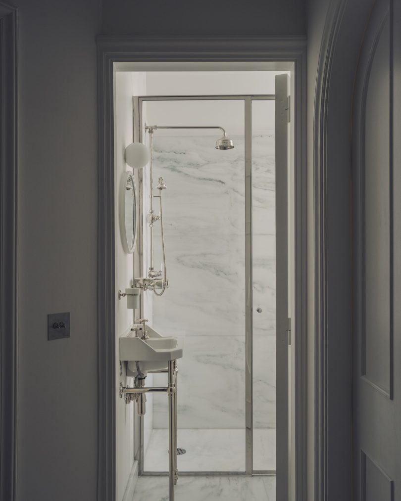 Sofia Xanthakou设计的极简公寓Warrington Crescent Flat