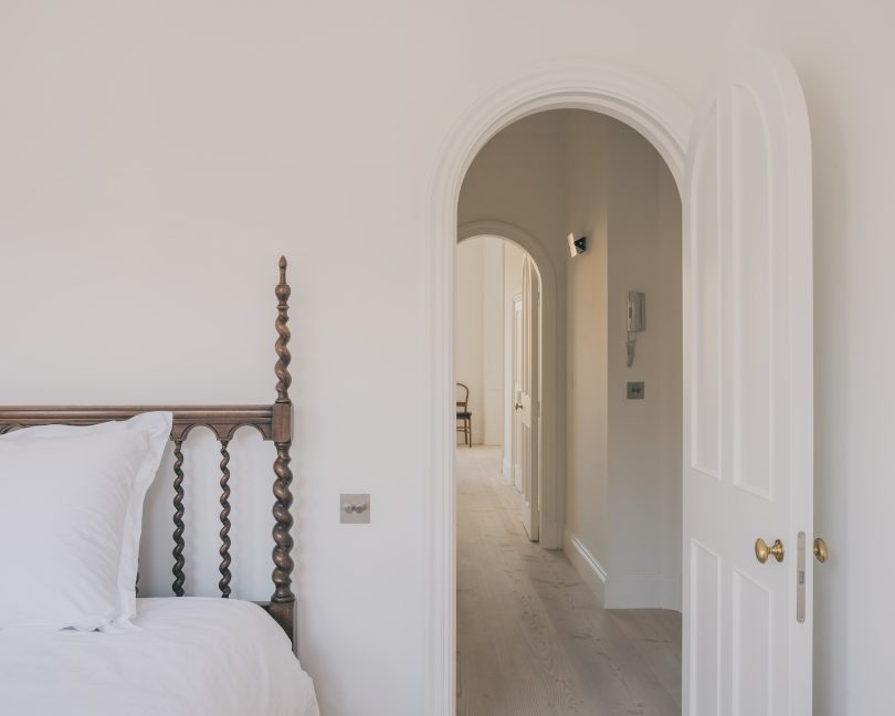 Sofia Xanthakou设计的极简公寓Warrington Crescent Flat