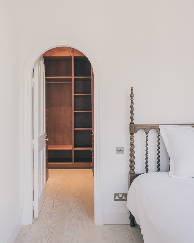 Sofia Xanthakou设计的极简公寓Warrington Crescent Flat