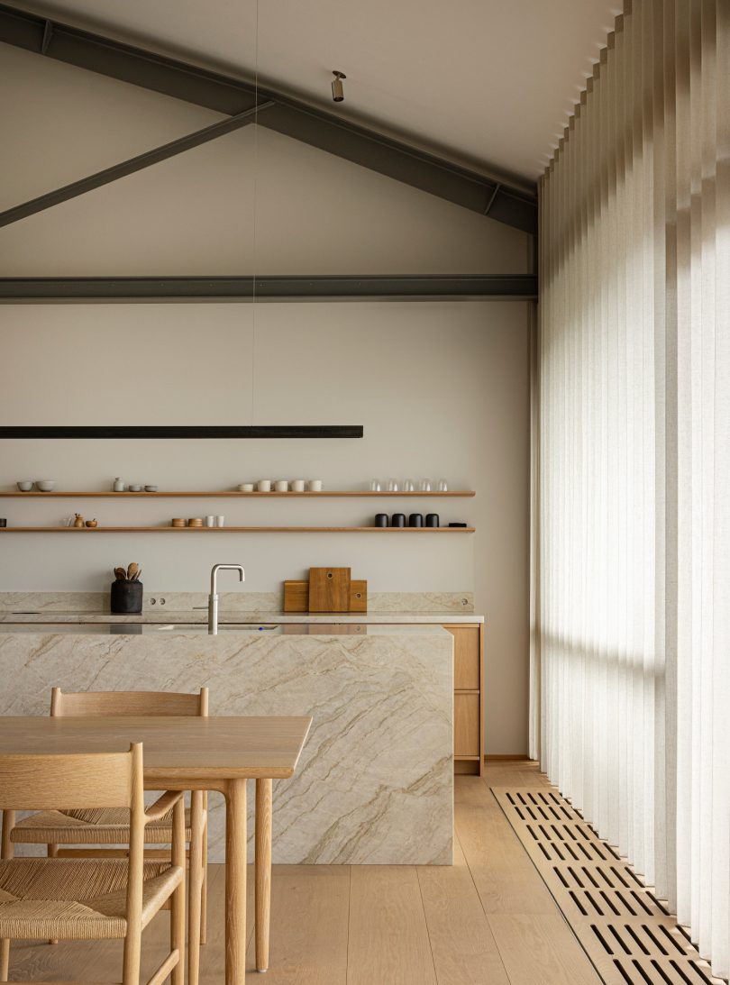 由Norm Architects设计的简约住宅Holmen Abode