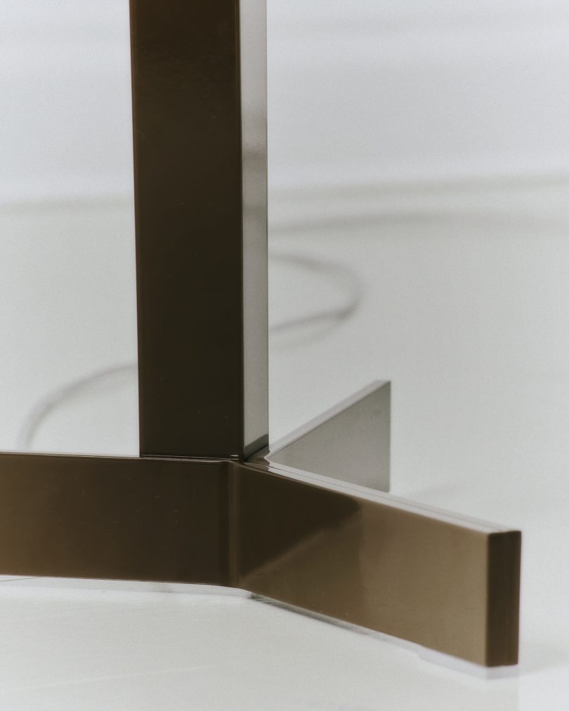 Jonas Trampedach设计的极简落地灯Ivan