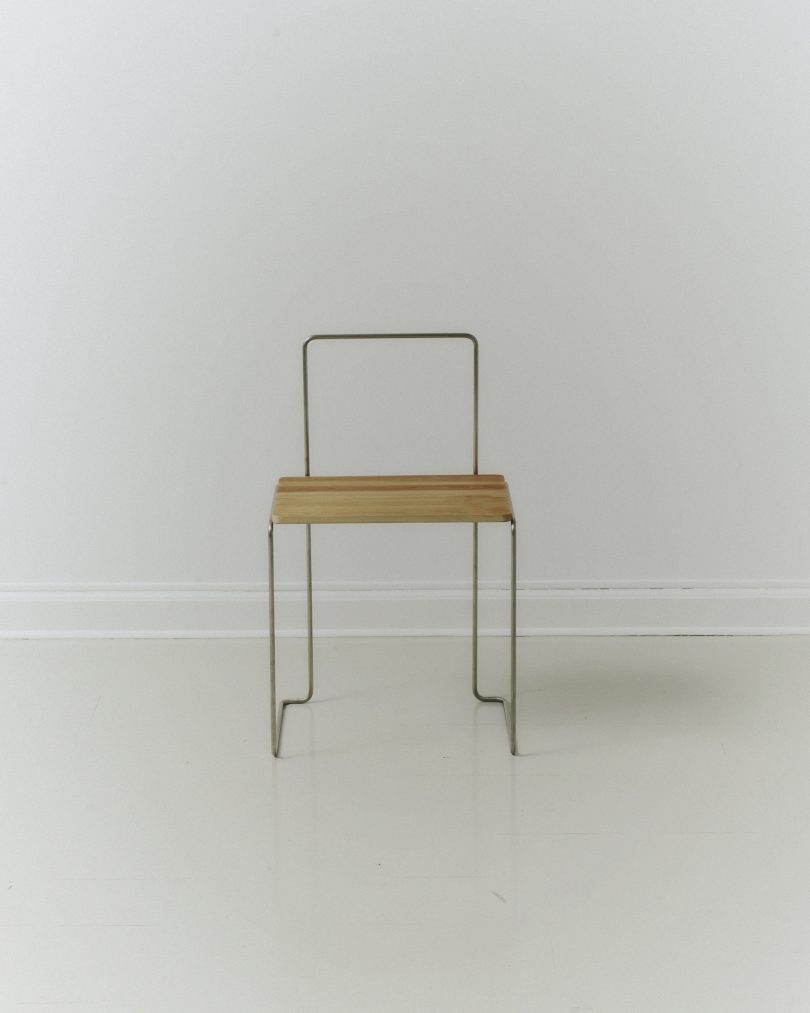 Kasper Salto设计的简约椅子Stool With A Handle