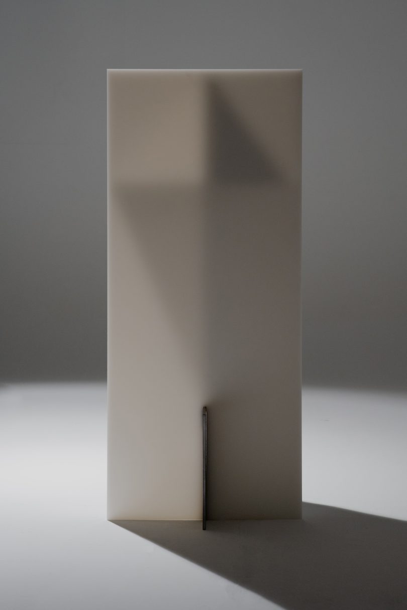 Studio Röder设计的极简咖啡桌Flip Pulpit