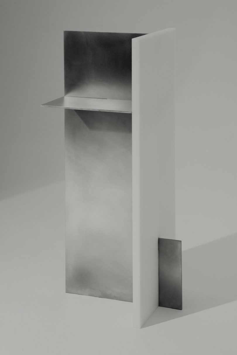 Studio Röder设计的极简咖啡桌Flip Pulpit