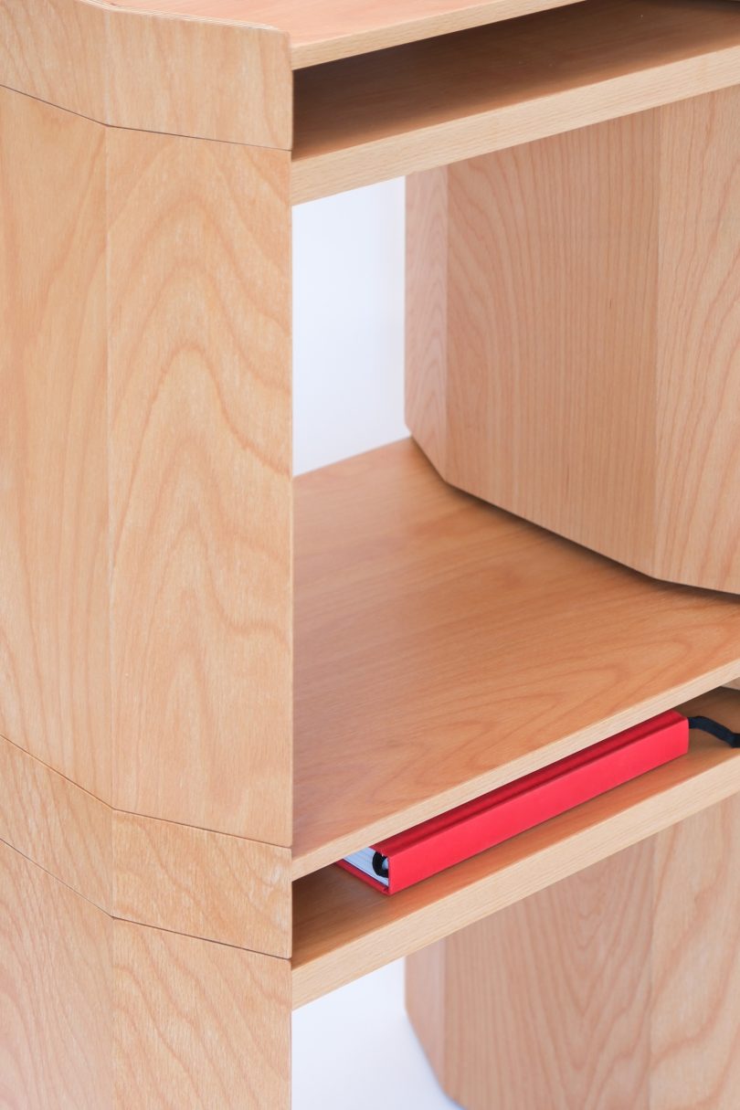 由Be Formative设计的极简主义的边桌Gyogak