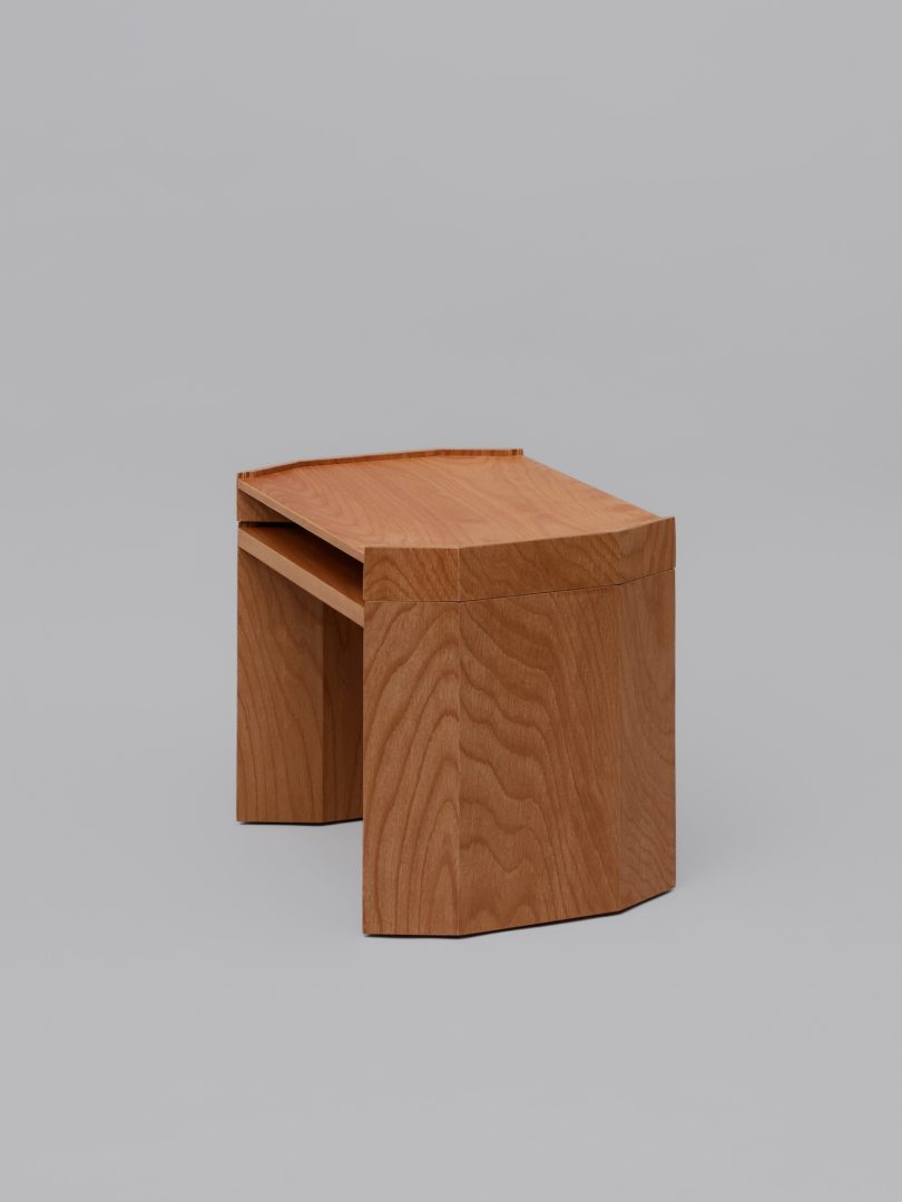 由Be Formative设计的极简主义的边桌Gyogak