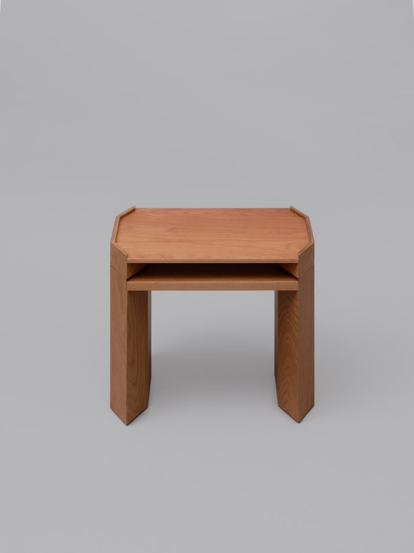 由Be Formative设计的极简主义的边桌Gyogak
