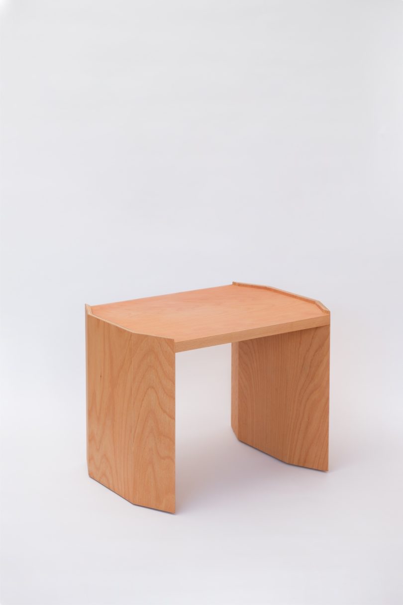 由Be Formative设计的极简主义的边桌Gyogak