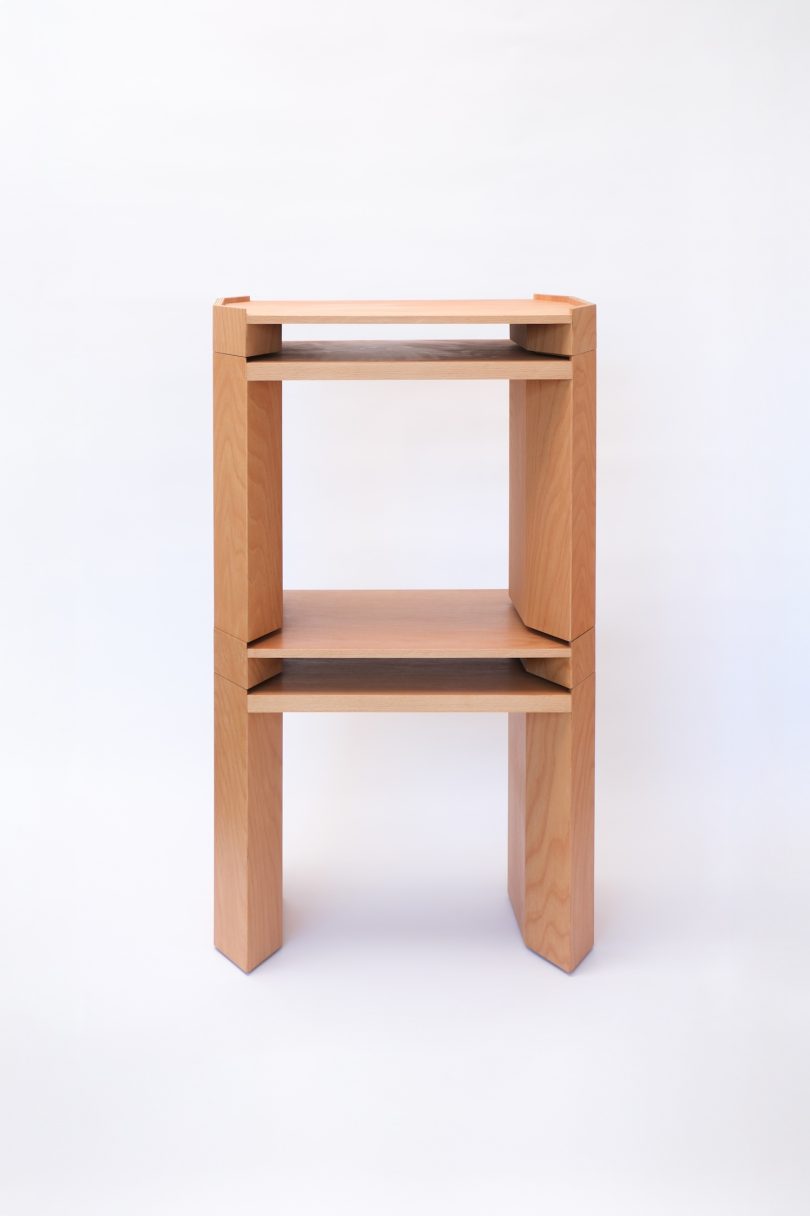 由Be Formative设计的极简主义的边桌Gyogak