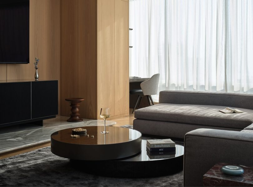 Alina Ryssina设计的极简公寓Shangri-La Toronto Residence