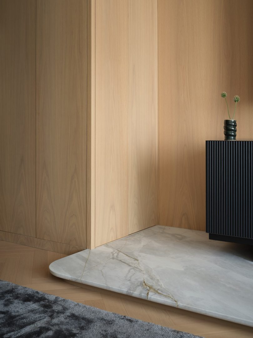 Alina Ryssina设计的极简公寓Shangri-La Toronto Residence