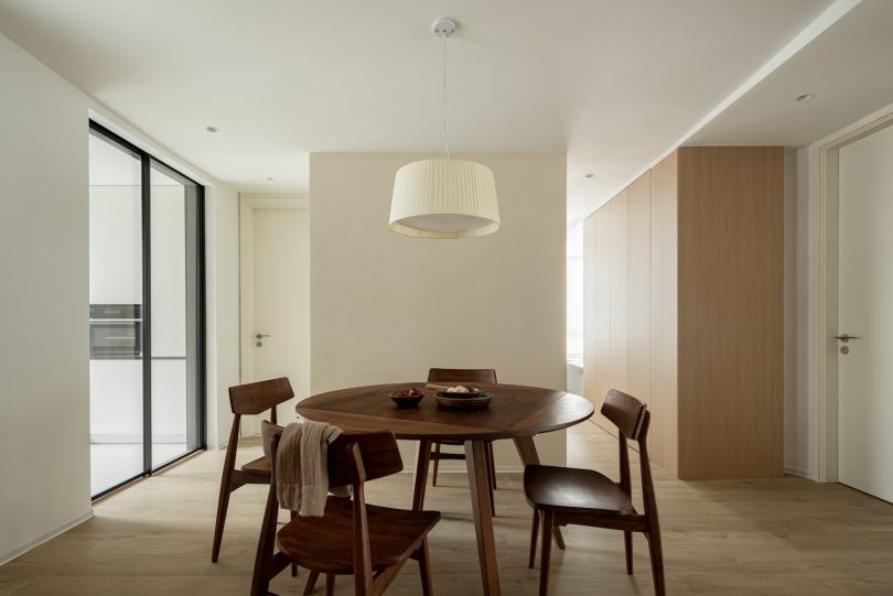 Zhenxi Zhu设计的极简住宅Three Generation Home