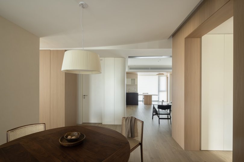 Zhenxi Zhu设计的极简住宅Three Generation Home