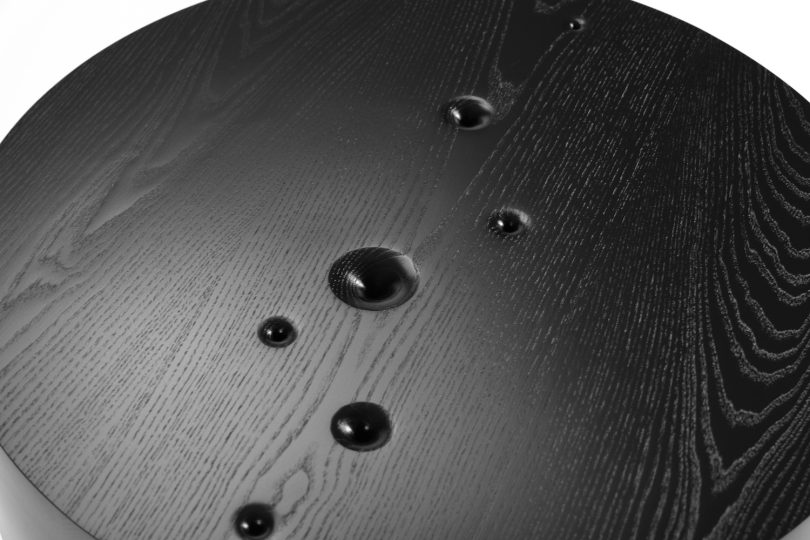 Jung Hoon Lee设计的极简主义咖啡桌Void