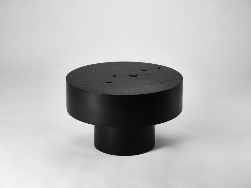 Jung Hoon Lee设计的极简主义咖啡桌Void