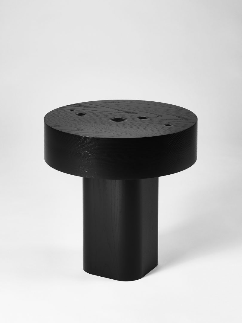 Jung Hoon Lee设计的极简主义咖啡桌Void