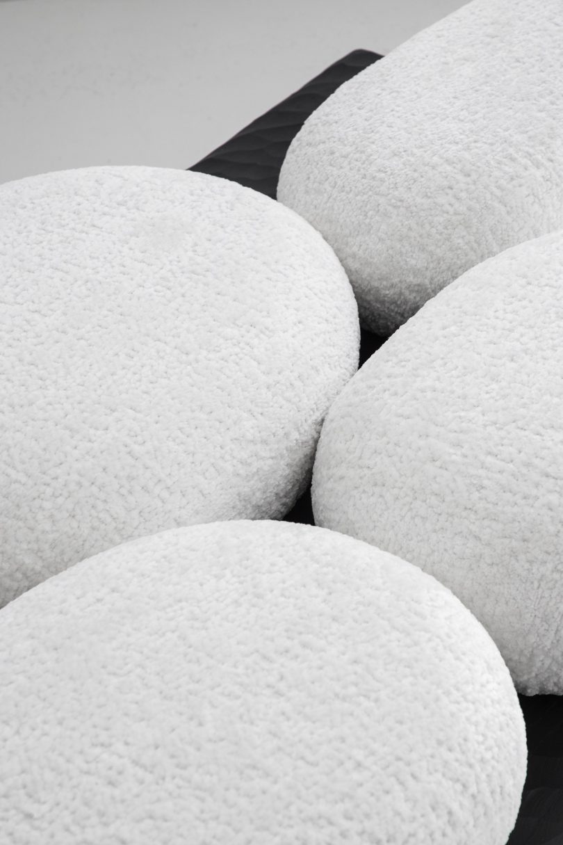 Ferréol Babin设计的极简主义长凳Chavire Bench