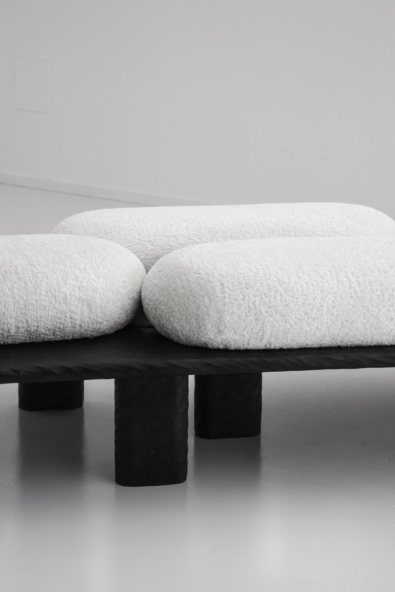 Ferréol Babin设计的极简主义长凳Chavire Bench