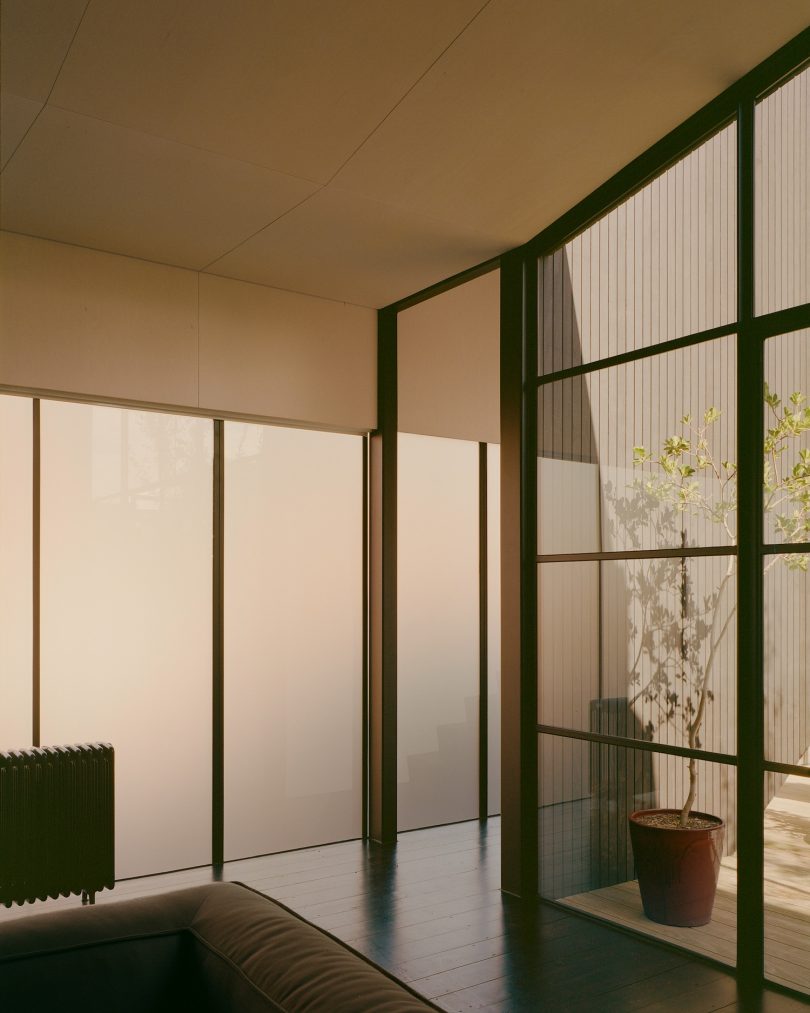 由Kart Projects设计的极简主义住宅House B